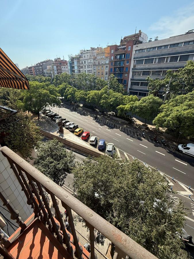 EIXAMPLE ESQUERRE