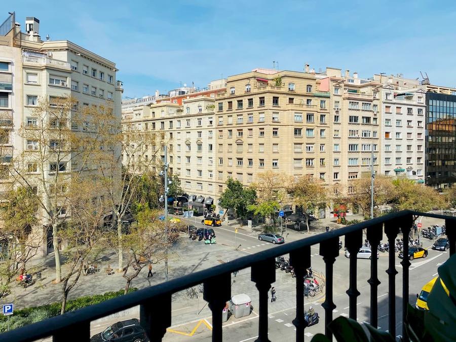 EIXAMPLE ESQUERRE