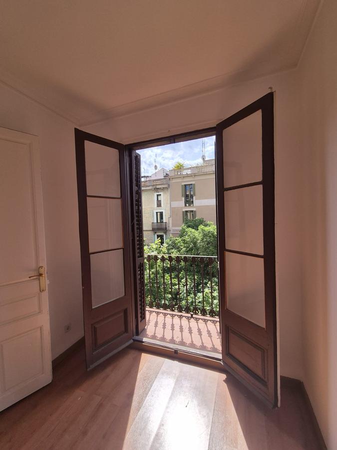 EIXAMPLE DRET