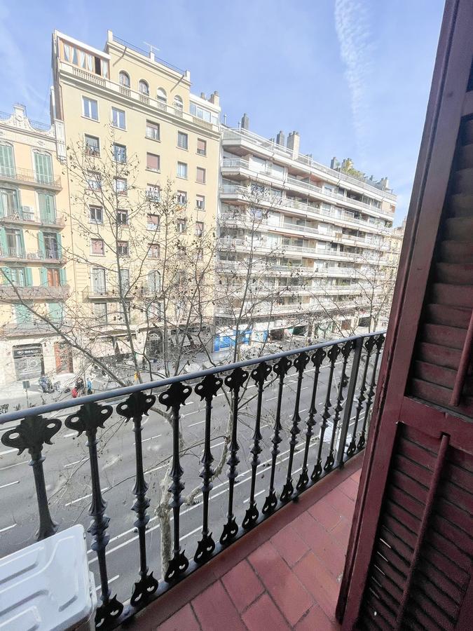 EIXAMPLE ESQUERRE