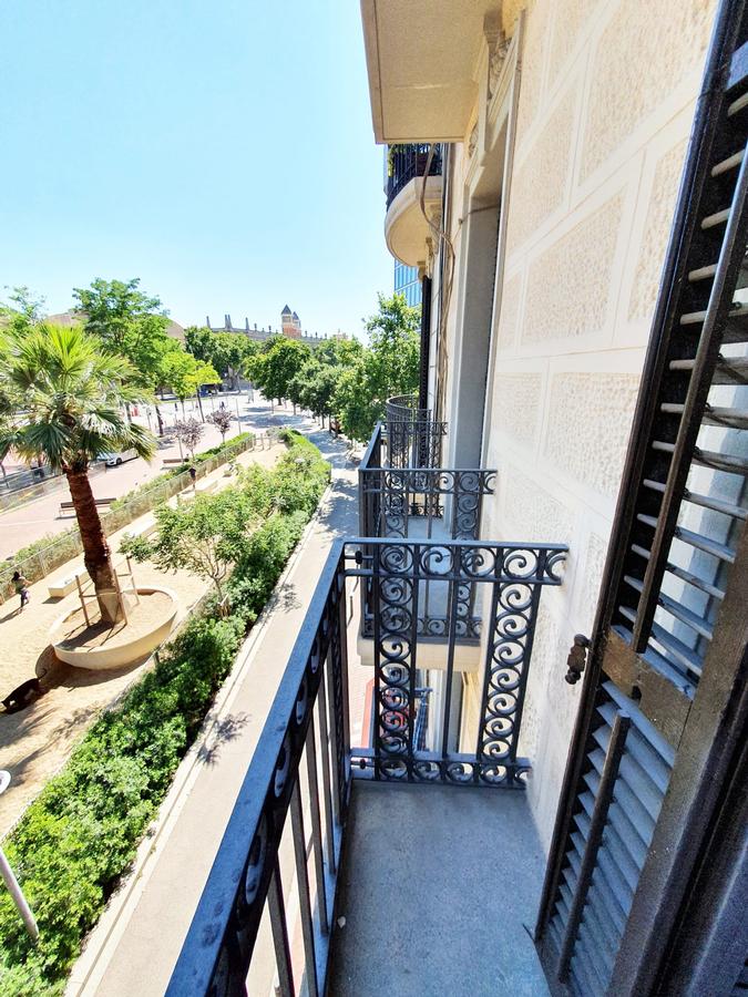 EIXAMPLE ESQUERRE