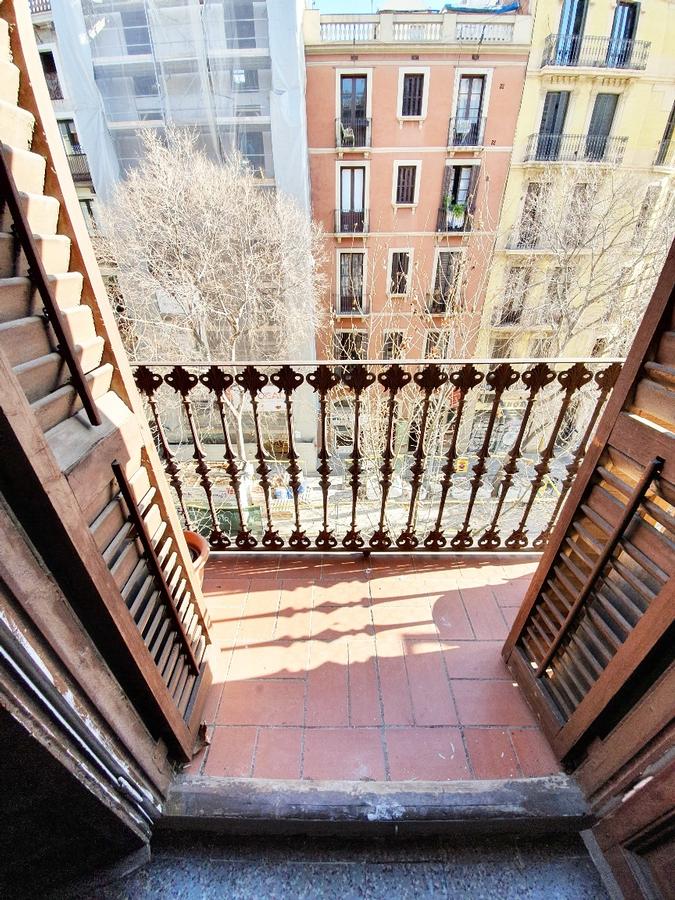 EIXAMPLE DRET