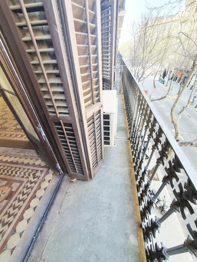 EIXAMPLE ESQUERRE